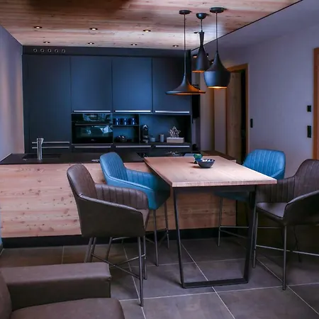 Alpinlodge شقة لاديس
